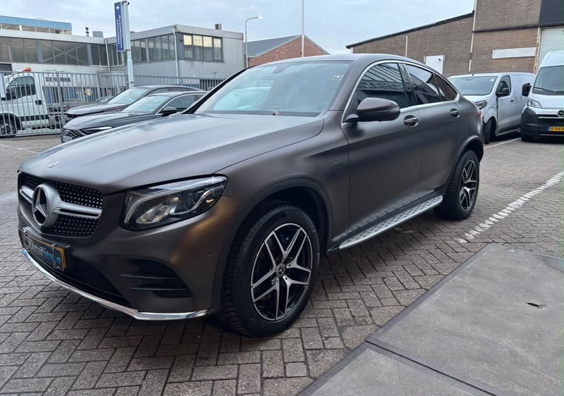 Mat bruine Mercedes-AMG GLC Coupé na exterieur detailing bij JS Detail Studio in IJmuiden