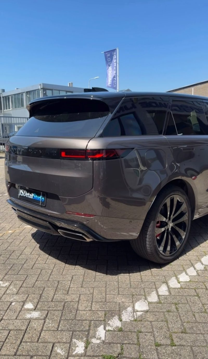 Bronsgrijze Range Rover Sport na exterieur detailing bij JS Detail Studio in IJmuiden