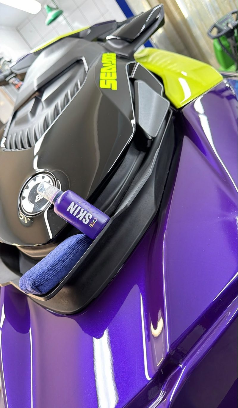 Paarse Sea-Doo waterscooter met keramische glascoating aangebracht bij JS Detail Studio in IJmuiden